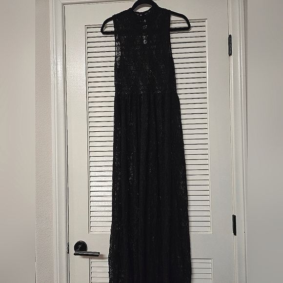 Black Lace Sheer Long Maxi Sleeveless Dress With Keyhole Detail Back - Picture 2 of 8